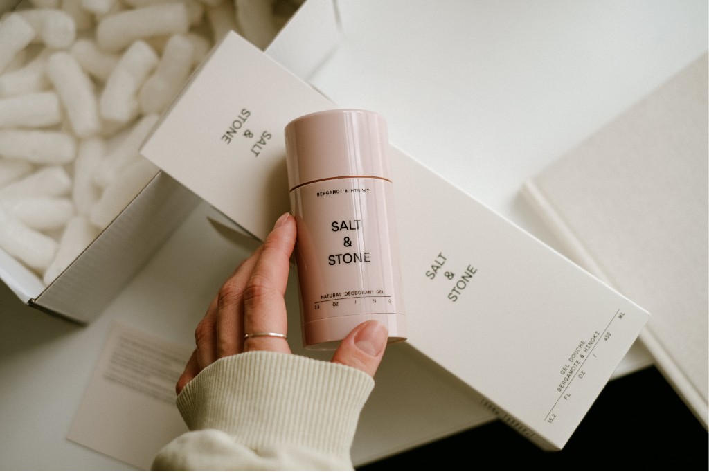 Contour in hand — community ritual